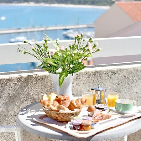 Le Rocher Hotel 3*