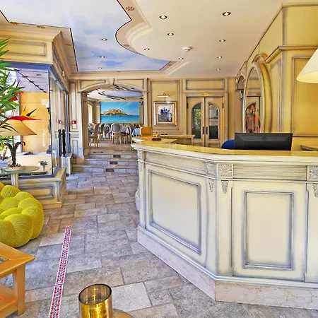 Le Rocher Hotel