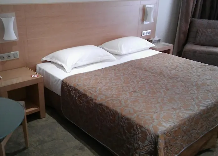 Le Rocher Hotell 3*