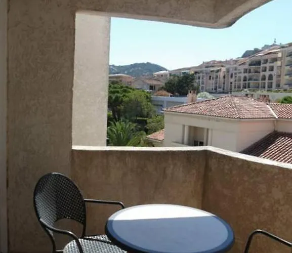 Le Rocher Hotell 3*
