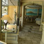 فندق Le Rocher كالفي