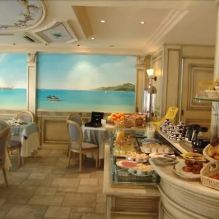 オテル ル ロシェ 3* カルヴィ