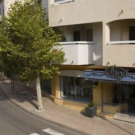 オテル ル ロシェ 3* カルヴィ