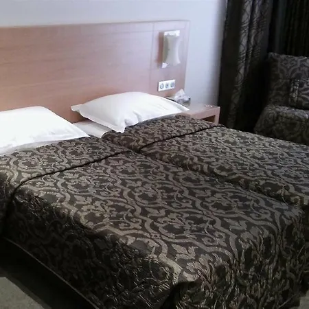 Le Rocher Hotel
