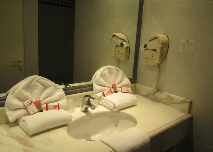 オテル ル ロシェ カルヴィ