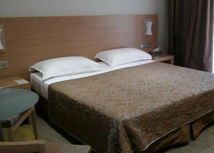 Le Rocher 3* Calvi (Corsica)